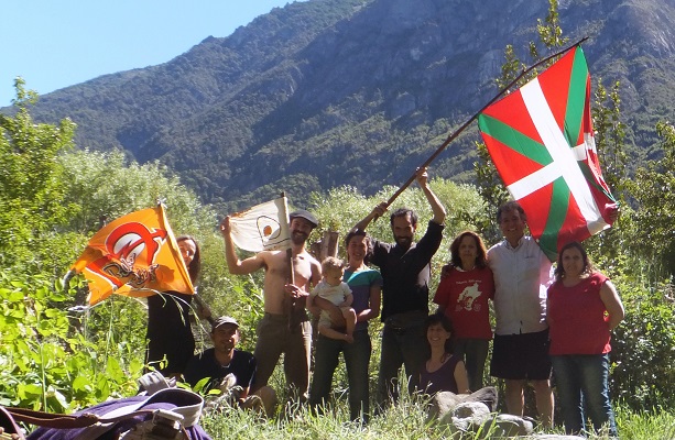 Basque students also celebrated in Patagonia in the Andes mountains (photo El HoyoEE)